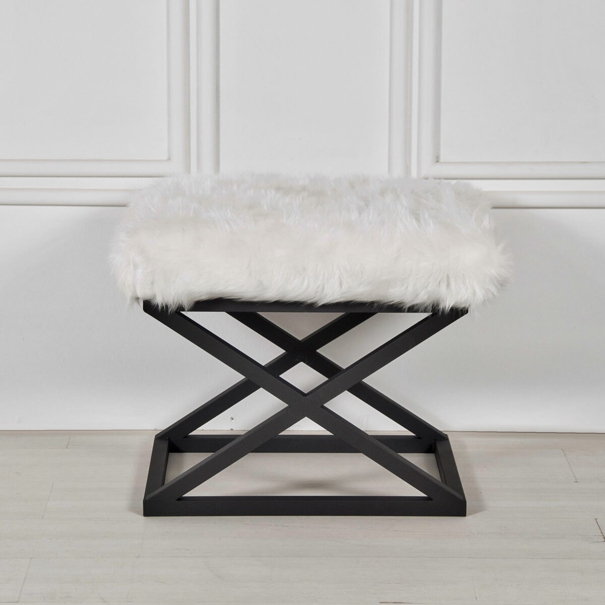 Tabouret style industriel Lemed Métal Noir et Tissu peluche Blanc