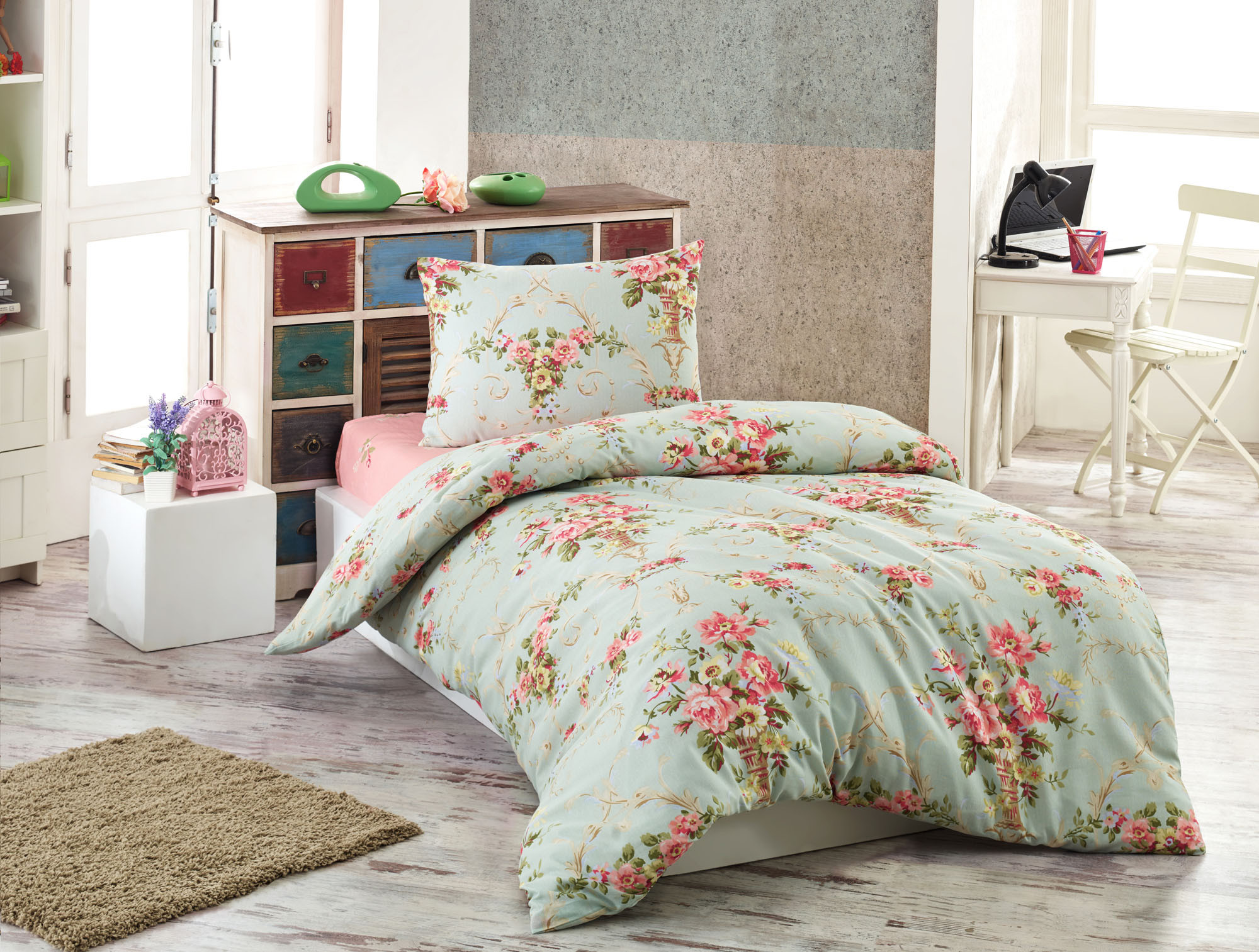 Parure de lit Antoinette 160x220cm avec drap plat 160x240cm et 1 taie d'oreiller 50x70cm Tissu Motif floral vert menthe et rose