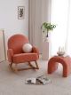 Fauteuil à bascule rembourré, avec accoudoirs Anton Velours côtelé Corail et Bois massif Naturel