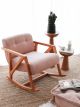 Fauteuil à bascule rembourré Auro Velours côtelé Rose poudré et Bois naturel